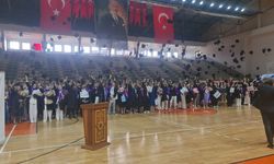 İnegöl Meslek Yüksekokulunda mezuniyet sevinci