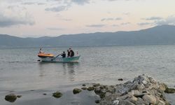 Botla İznik Gölü’ne açıldı, gölün ortasında mahsur kaldı