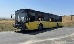 Arnavutköy’de İETT otobüsü ile otomobil kafa kafaya çarpıştı: 1 ölü