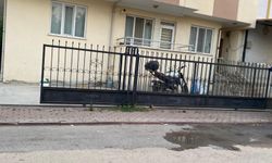 İnegöl'de çocuk demir kapının altında kaldı