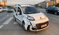 İnegöl'de araçla çarpıştılar; 2 yaralı