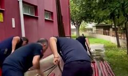 Yangın savaşçılarının ekipman temizliği vatandaşlardan beğeni topladı