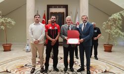 Bursa Valisi Ayyılddız'dan yangın kahramanlarına teşekkür