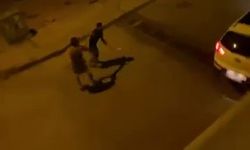 Bursa'da kaldırım taşlı kavga kamerada