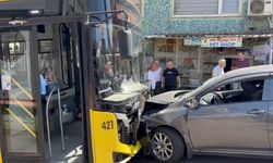 Bursa'da Feci Kaza! Otomobil Belediye Otobüsü İle Çarpıştı