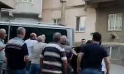 Bursa'da kalabalığın ortasında tekme tokat dövdüler