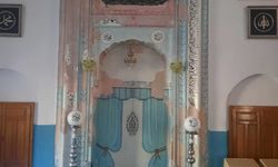 Bursa'da Bezzaz Cami dökülüyor