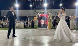 30 Ağustos’ta damat ve gelinden zeybek gösterisi