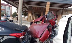Balıkesir 4 aracın karıştığı zincirleme trafik kazası; 1 yaralı