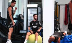 Beşiktaş, günün ikinci antrenmanını salonda yaptı