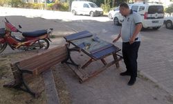 Kamu malına zarar veren şahıs güvenlik kamerasına takıldı
