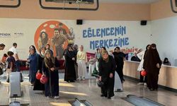 Pendik’te "Gelin - Kaynana" bowling mücadelesi renkli görüntülere sahne oldu