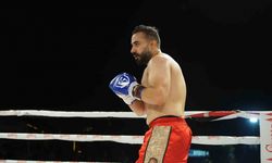 Polis memuru kick boks müsabakasında Pakistanlı rakibini nakavt ederek şampiyon oldu