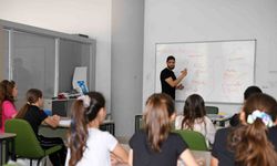 Yabancı üniversite öğrencilerinden Osmangazili çocuklara İngilizce eğitimi