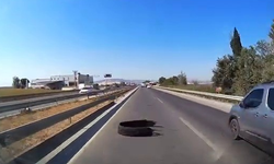 Karacabey'de karayoluna atılan kamyon lastiği kazaya sebep oldu, sürücü isyan etti