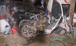 KAMYONET HASTA NAKİL AMBULANSINA ÇARPTI 5 YARALI