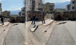İnegöl'de kamyon devrildi