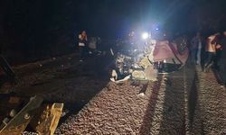 Çanakkale’de iki araç kafa kafaya çarpıştı: 6 ölü