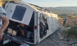 Tarım işçilerini taşıyan minibüs şarampole devrildi, çok sayıda yaralı var