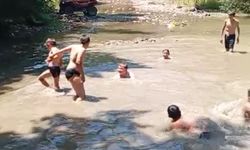 İNEGÖLLÜ MUHTARDAN ÇOCUKLARA HAVUZ JESTİ