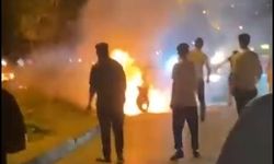 Bursa'da alev alan motosikleti, kırık ayağıyla koşarak yetişen yardımsever kurtardı
