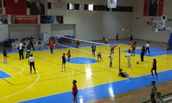 Burhaniye’de ’Annemle Voleybol Oynuyorum’ turnuvası başladı