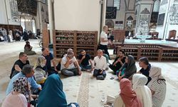 Bursalı rehberlere Ulu Cami’de hat sanatı eğitimi