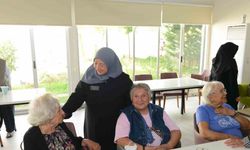 Nilüferli kadınlardan huzurevinde sıcak buluşma