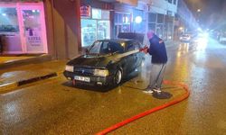Seyir halindeki otomobil bir anda alev topuna döndü