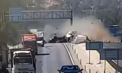 Tır ve dorse ayrıldı, yoldaki bariyeri yerinden kopardı!