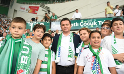 Başkan Aydın çocukları Bursaspor maçına götürdü