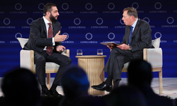 Suriye Devlet Başkanı eş-Şara eski CIA Başkanı Petraeus ile bir araya geldi