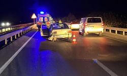 Karacabey’de bariyere çarpan sürücü yaralandı