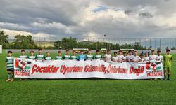 Bursalı futbolcu gençlerden dünyaya mesaj