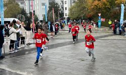 Nilüfer'de gençler ve çocuklar Cumhuriyet için koştu