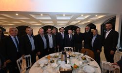 AK Parti teşkilatı muhtarlarla bir araya geldi