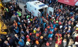 Gebze'de çöken binanın enkazından 1 kişi sağ çıkarıldı