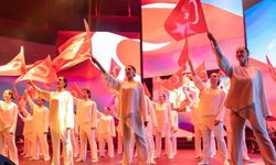 Bahçeşehir Koleji öğrencileri Cumhuriyet için sahne aldı