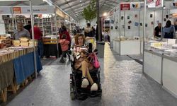 "Engelsiz Taksi" yazar Sena’yı her gün okurlarıyla buluşturuyor