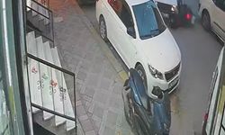 Esenyurt’ta motosiklet araca çarptı, o anlar kamerada