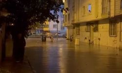 Esenyurt’u sağanak vurdu: Yollar göle döndü, evleri su bastı