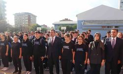 Milli Eğitim Bakanı Yusuf Tekin İstanbul’daki okulların tatili sonrası bayrak törenine katıldı