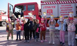 Minik öğrencilerden itfaiyecilere anlamlı ziyaret