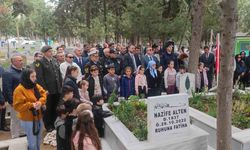 Şehit Neşe öğretmen ve babası mezarı başında anıldı