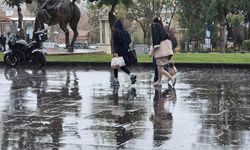 Tekirdağ’da sağanak yağışta vatandaşlar kaçacak yer aradı