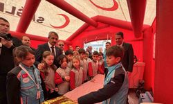 Vali öğrencilerle geleneksel oyunlar oynadı