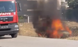 Osmangazi'de terk edilmiş otomobil alev alev yandı