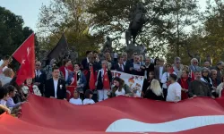 CHP İnegöl’den 100 Metrelik Türk Bayrağıyla Cumhuriyet Yürüyüşü