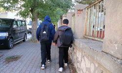 Uzmanı açıkladı: "Ağır okul çantaları çocuklarda skolyoz riskini artırıyor"