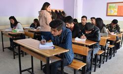 Cumhurbaşkanı Erdoğan'dan 'üzerinde biraz daha çalışın' talimatı! Liselerin kısaltılması rafa kalktı